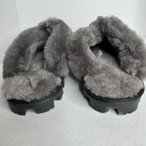 UGG Slippers - Picture 5 of 7
